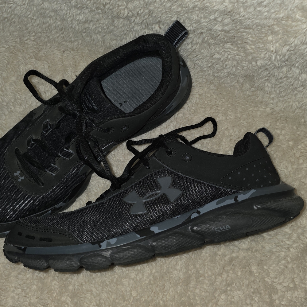 Under Armour Black Athletic Shoes - Picture 2 of 4